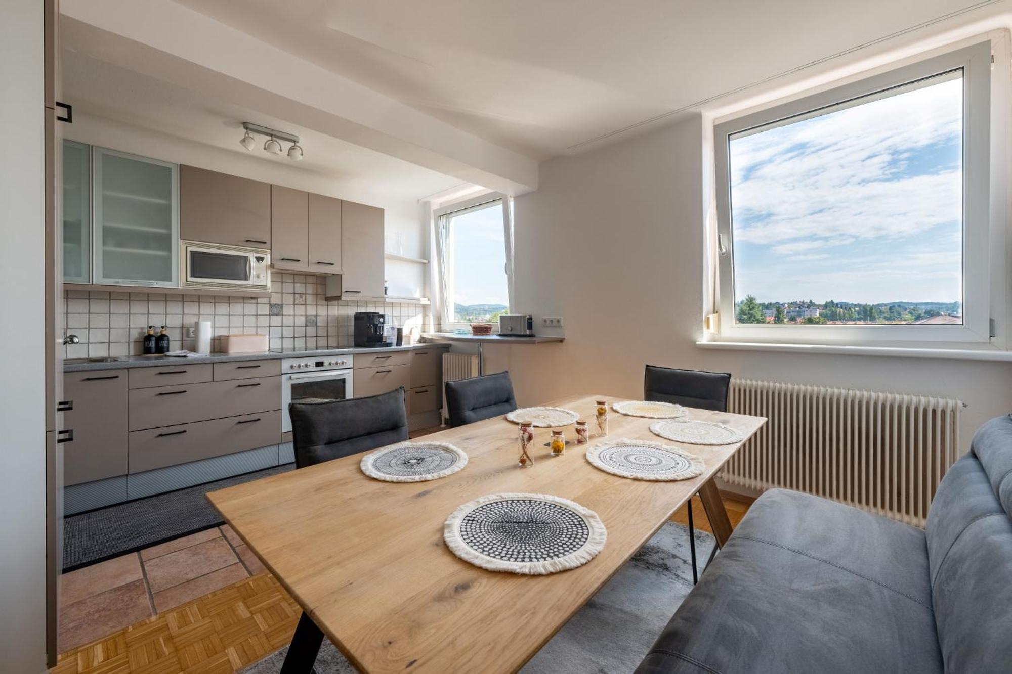 Tamliving Zentrum Luxus Parken Messe Wifi Traumaussicht Sunrise&Sunset Graz Buitenkant foto